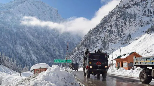 The Mesmerizing Kashmir Valley wrapped in blanket of snow